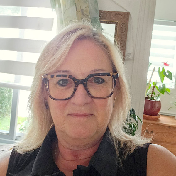 Mme Dominique GUAY